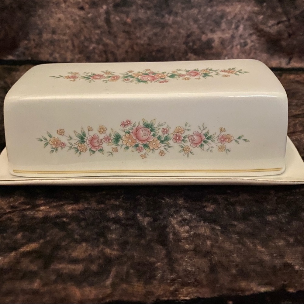 KENTFIELD & SAWYER Fine Porcelain Butter DIsh with Lid